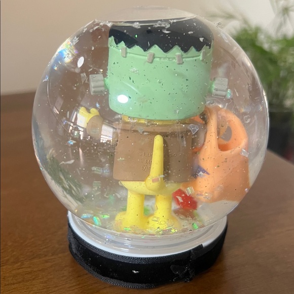 Monster Lucky Booey Snow Globe - Picture 4 of 14